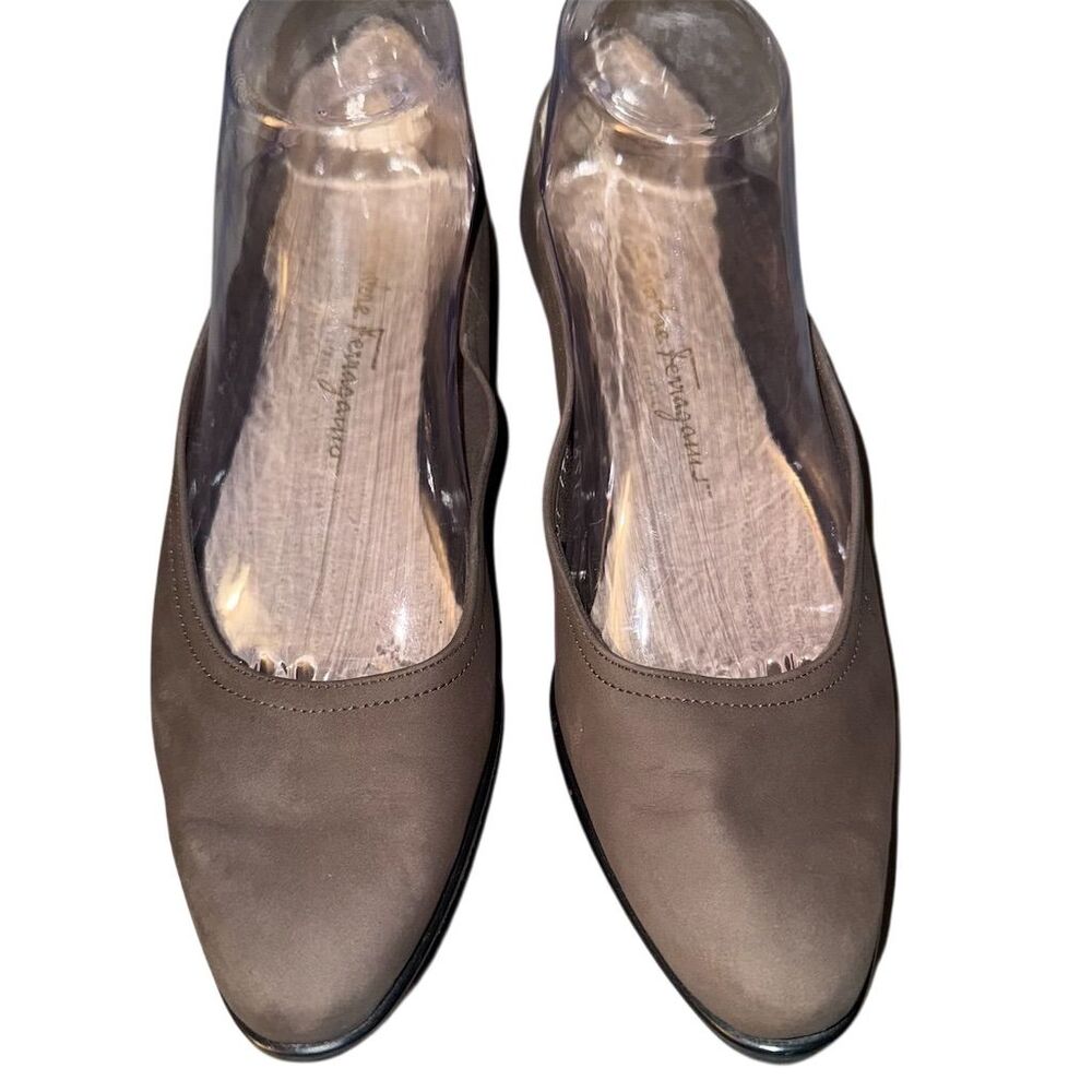 Salvatore Ferragamo Women's Vintage Brown Suede Loafers‎ Size 8 AAA Narrow
